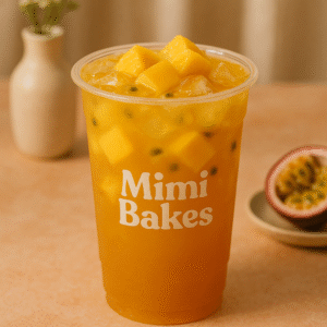 Ly trà xoài chanh leo với đá và xoài tươi, thương hiệu Mimi Bakes